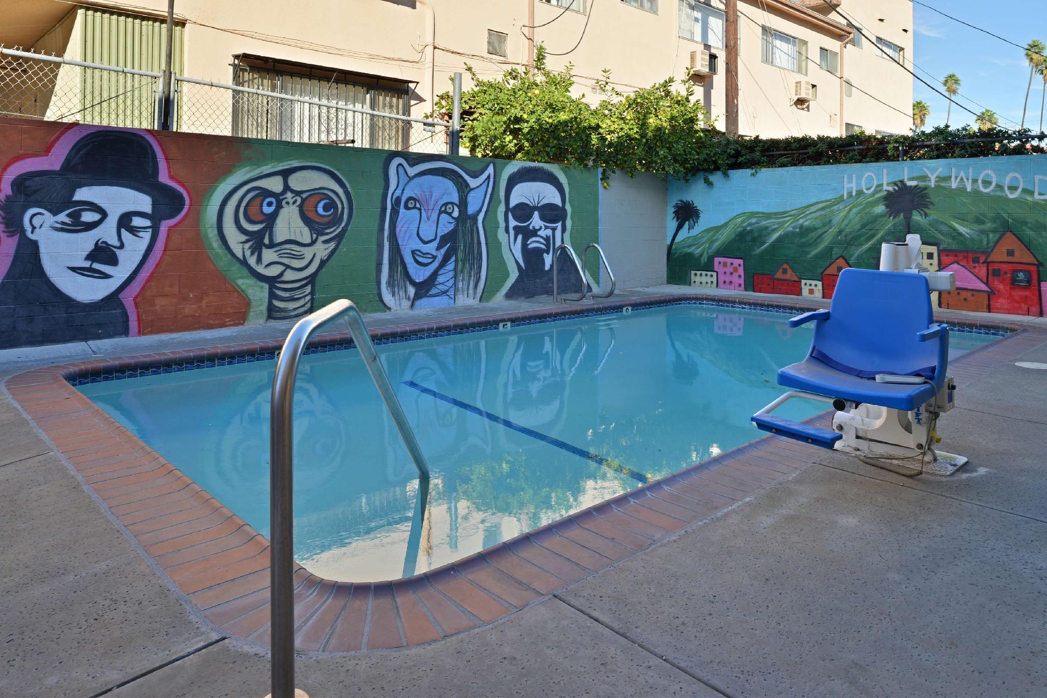 Motel Americas Value Hollywood 2*